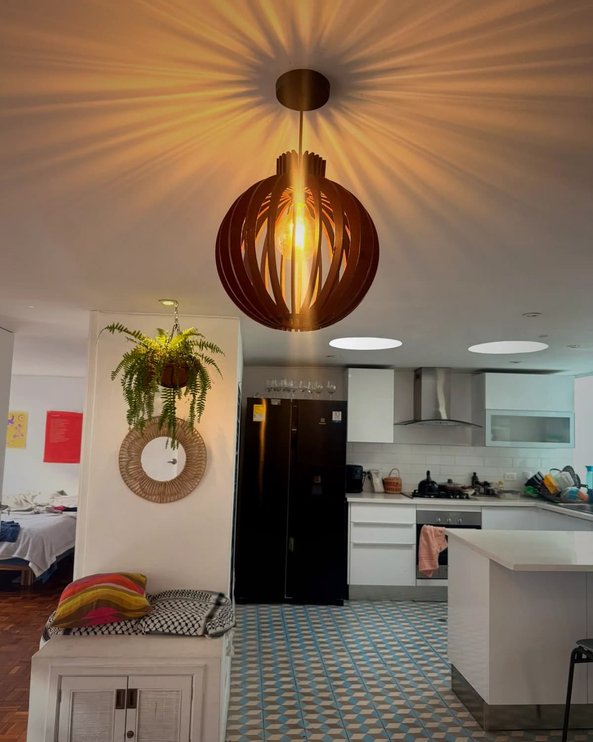 Cocina, luz encendida